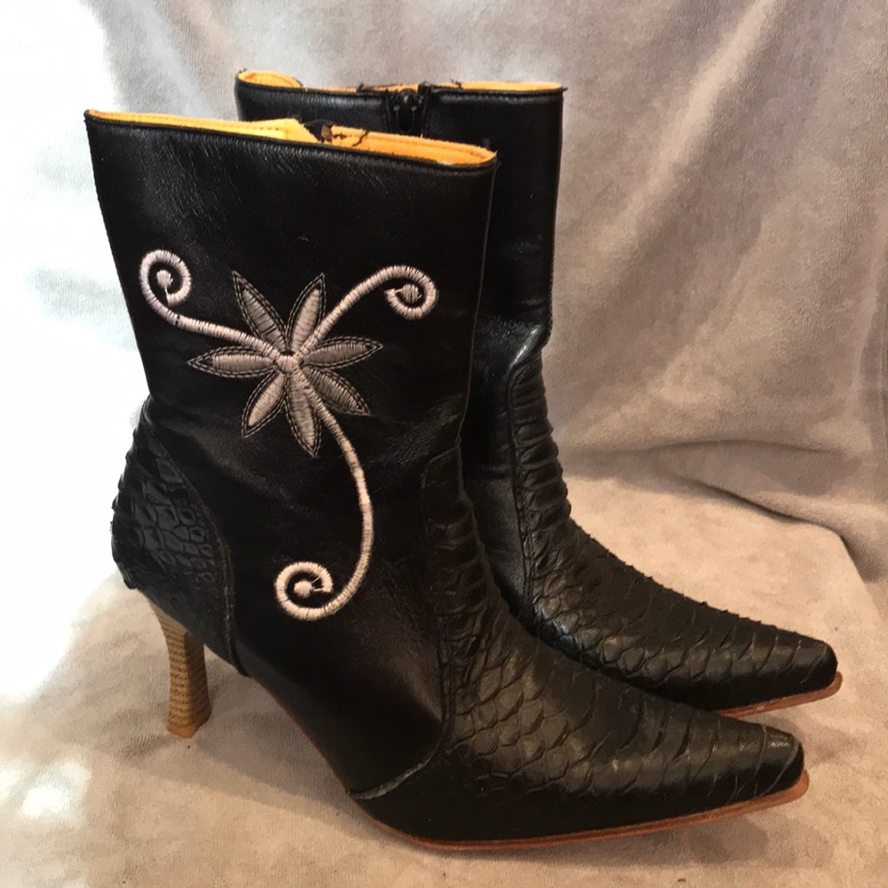 Spool Heel Boots